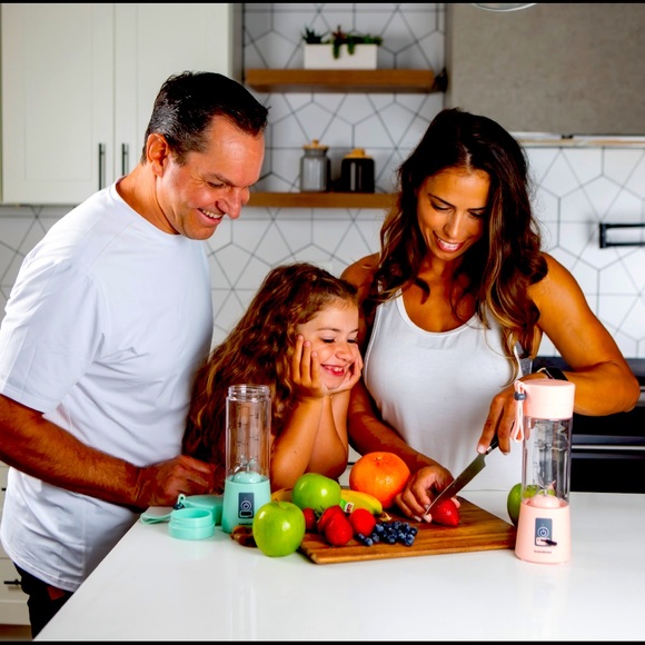 NEW KAMARAMA Portable Rechargeable Juice Shake Smoothie Blender Black - Picture 4 of 15